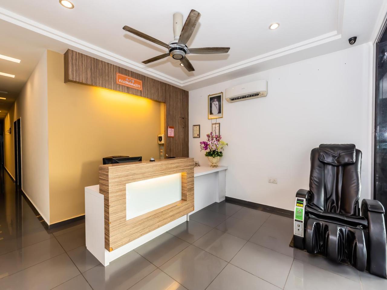 Oyo 835 Ms Hotel Malacca Bagian luar foto